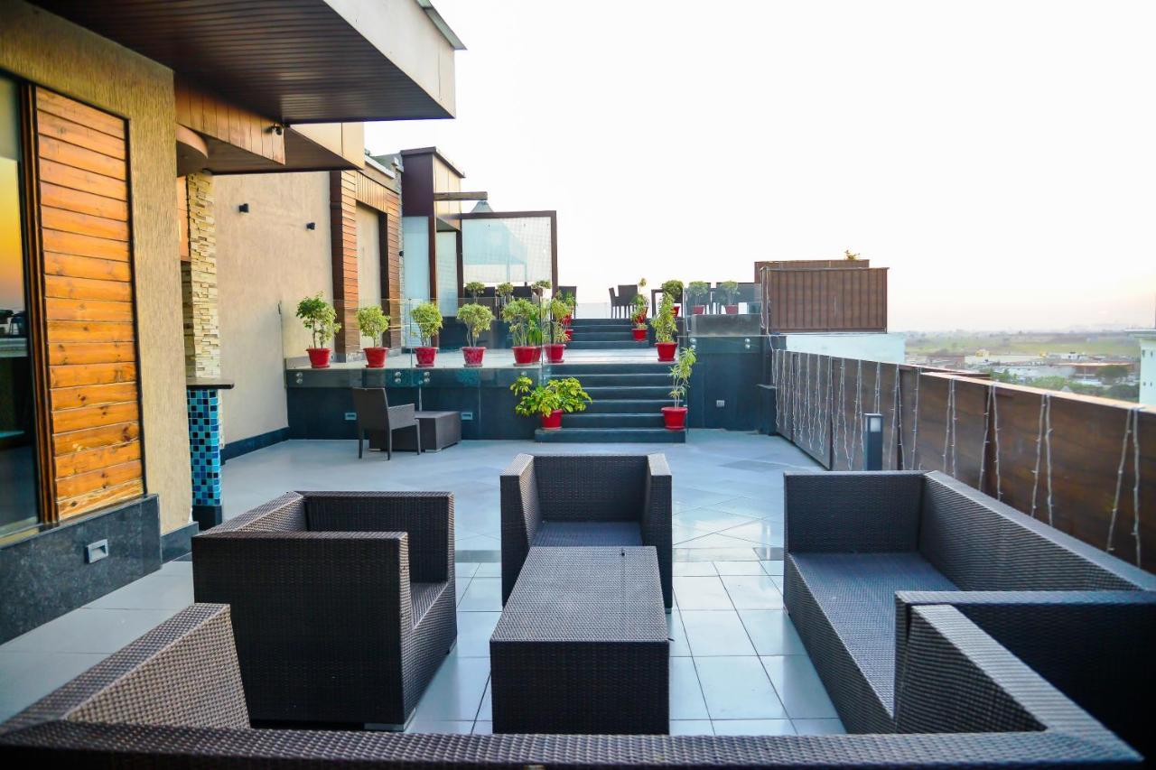 Best Western Premier Almeida Zirakpur Exterior photo