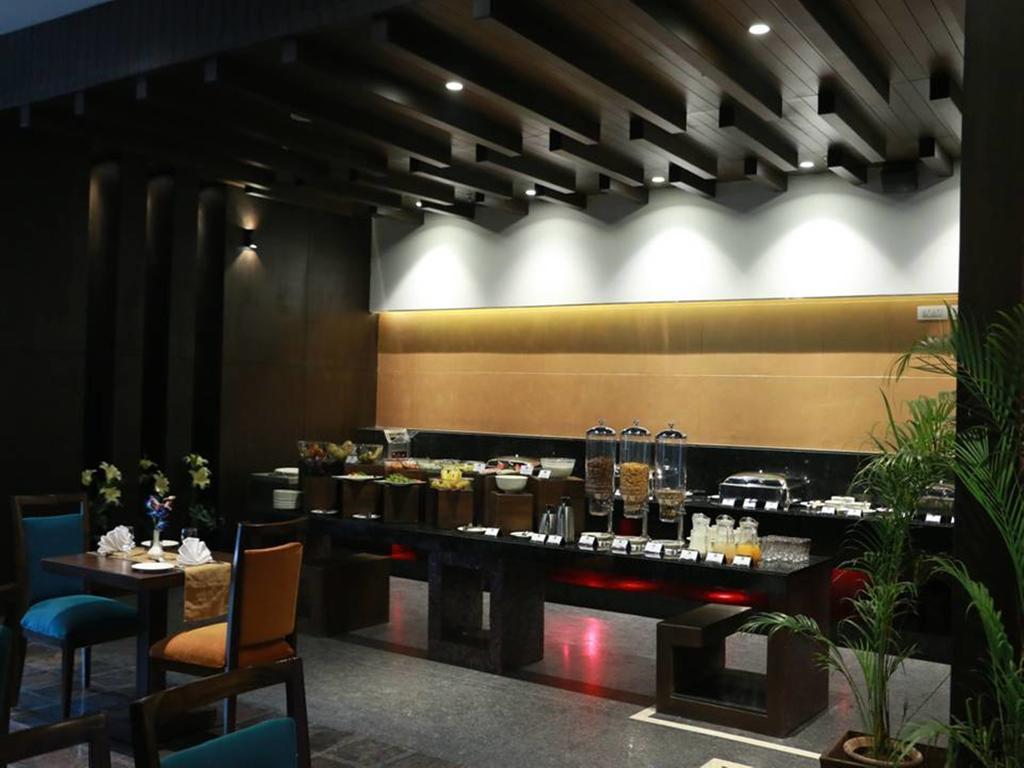 Best Western Premier Almeida Zirakpur Exterior photo