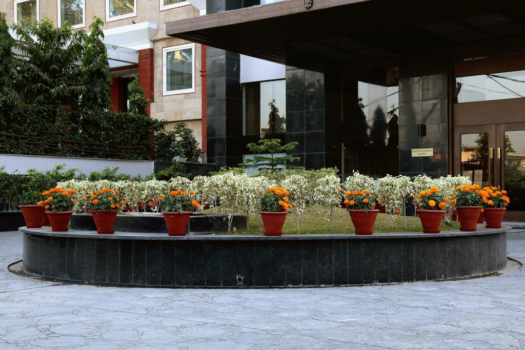 Best Western Premier Almeida Zirakpur Exterior photo