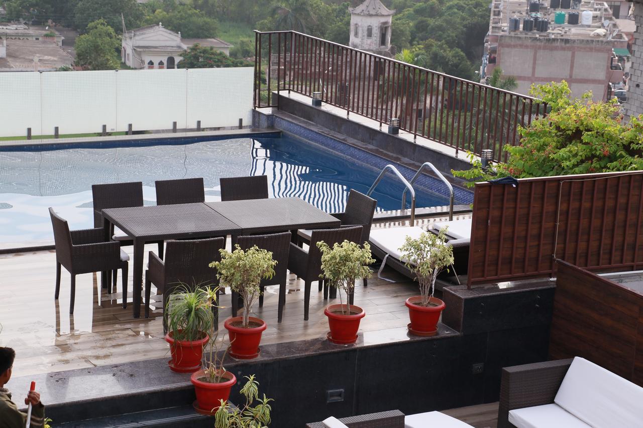 Best Western Premier Almeida Zirakpur Exterior photo
