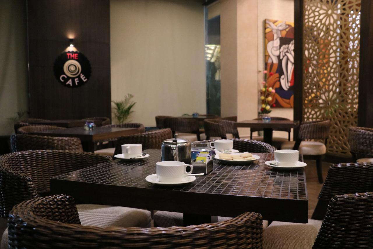 Best Western Premier Almeida Zirakpur Exterior photo